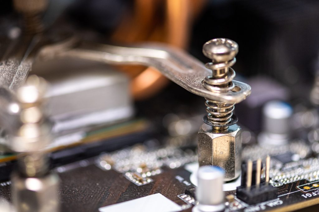 the foot of the heat sink sitting on the cpu